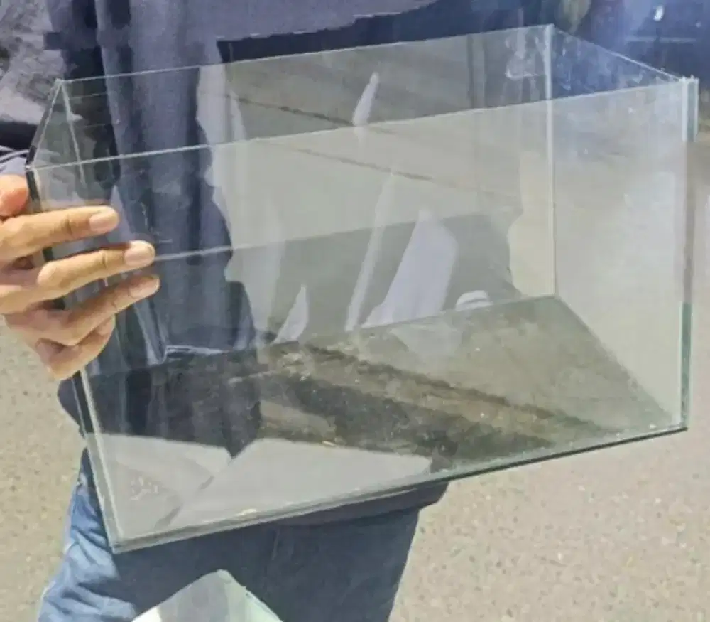 Aquarium 40x25x25  full kaca 5mm retak bagian bawah