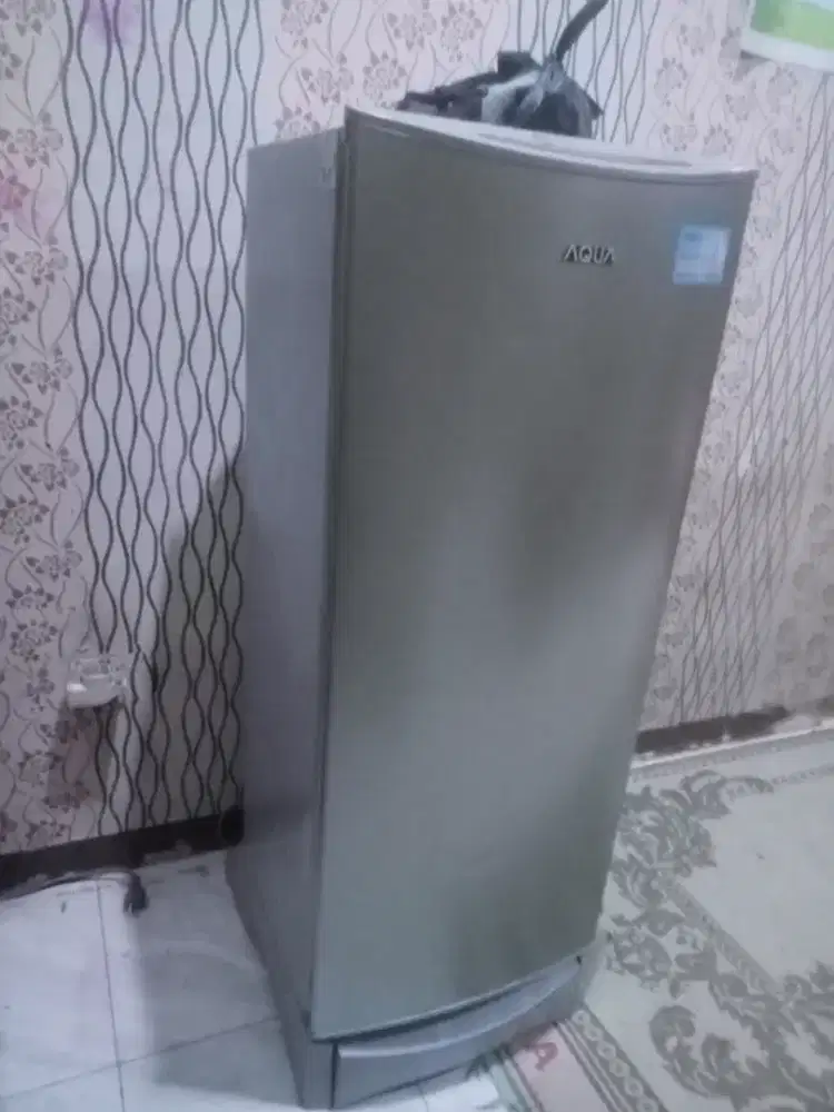 Di jual kulkas 1 pintu merk AQUA NORMAL DINGIN BEKU SIAP PAKAI