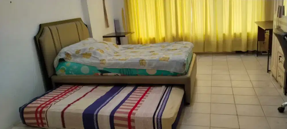 DIJUAL 2 SET KASUR, 1 LEMARI, MEJA2