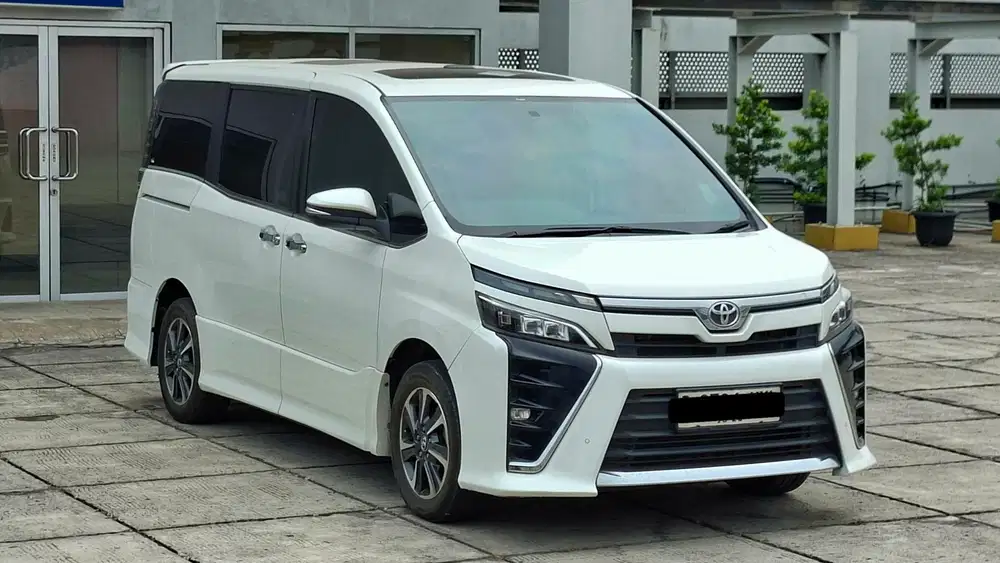 Toyota Voxy 2.0 2018
