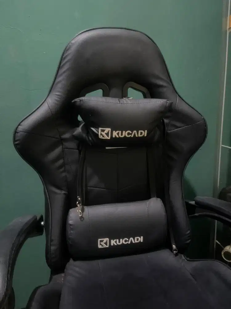 KURSI GAMING LIKE NEW