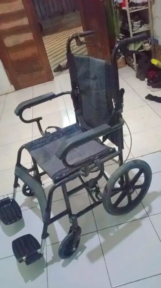 Kursi roda kondisi baik