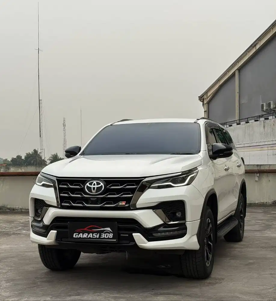 Toyota Fortuner 2.8 VRZ GR Sport AT 2022 Putih Kilometer 35rb
