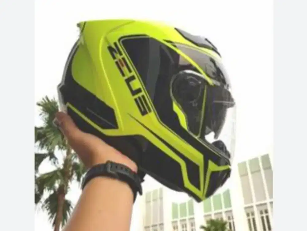 Helm Zeus ZS-813