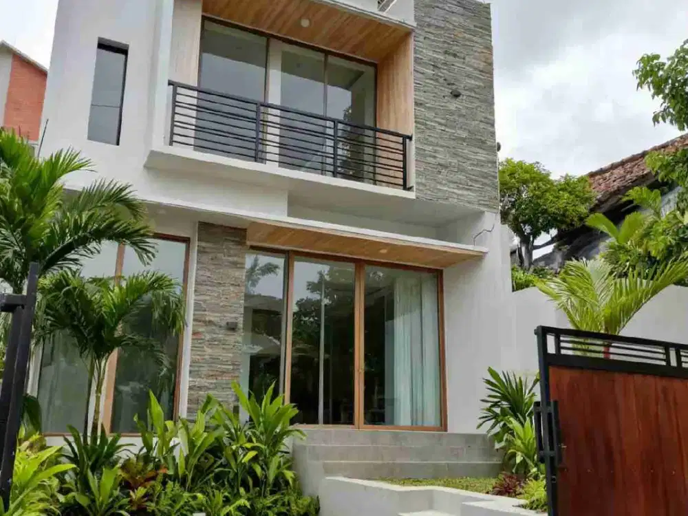 Dijual rumah minimalis baru gress lantai 2 berLokasi jalan ayani utara denpasar