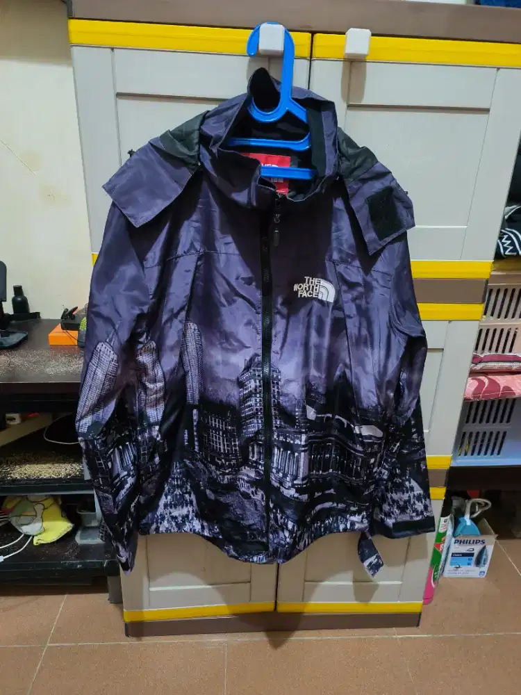 Jaket supreme x the north face