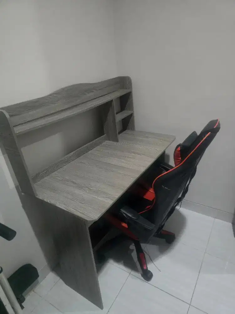 Meja belajar dan Kursi gaming