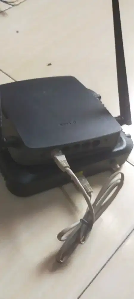 Roter WiFi + Modem WiFi D-Link.