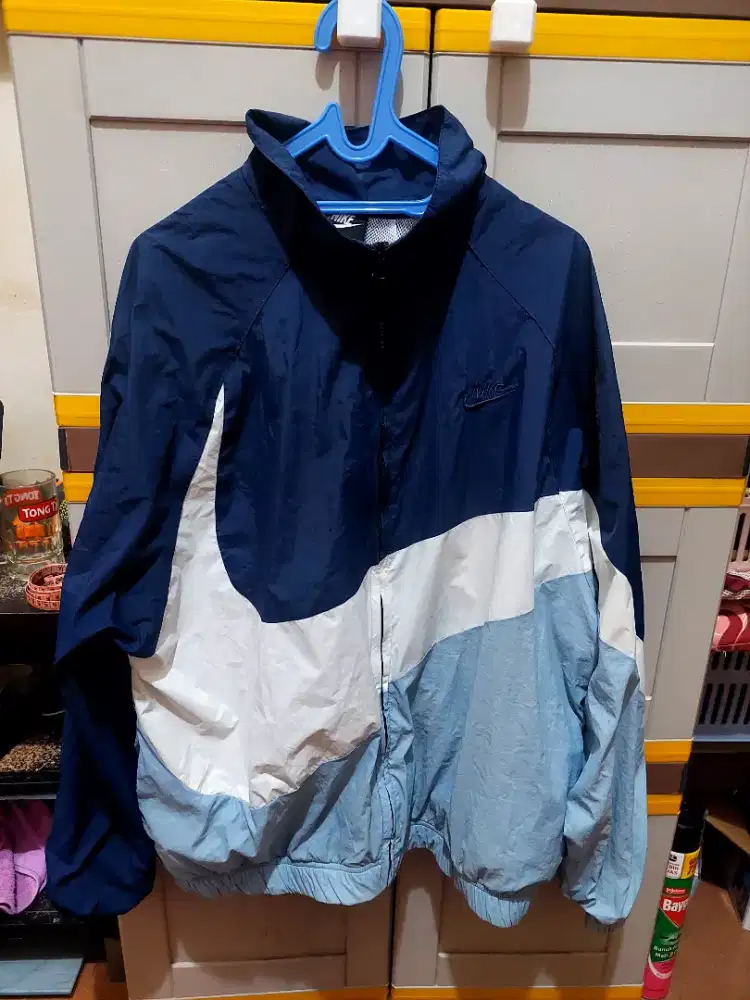Jaket nike big logo wind Breaker