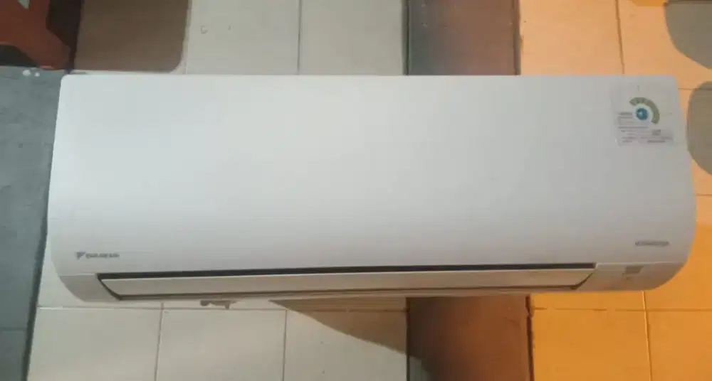 AC DAIKIN 2 PK Model RC50