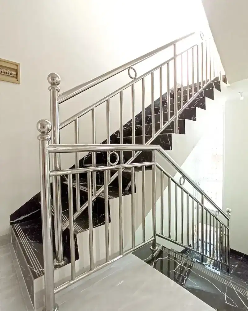 Railing kaca Stainless