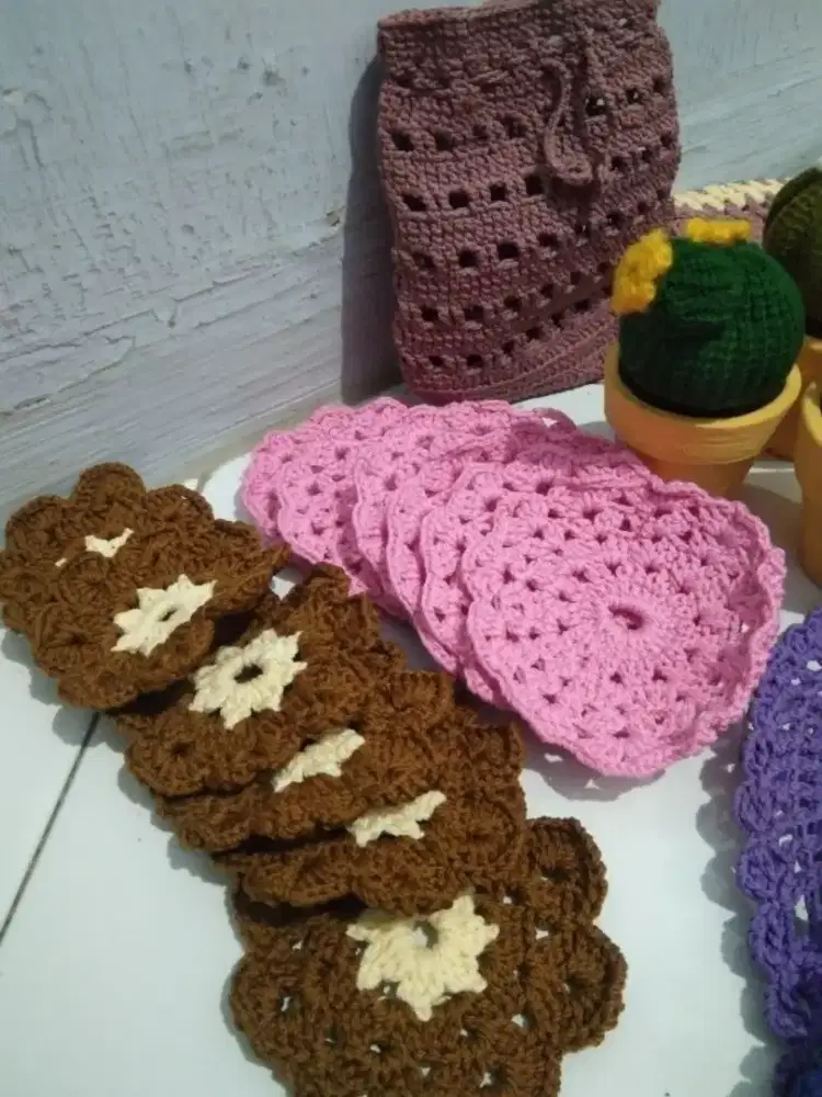 Barang rajut homemade buat hiasan rumah