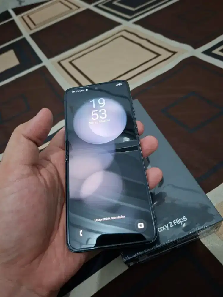 Samsung Z flip 5 (8/512) Graphite
