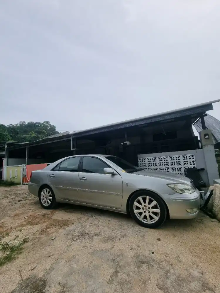 Toyota Camry V AT 2004