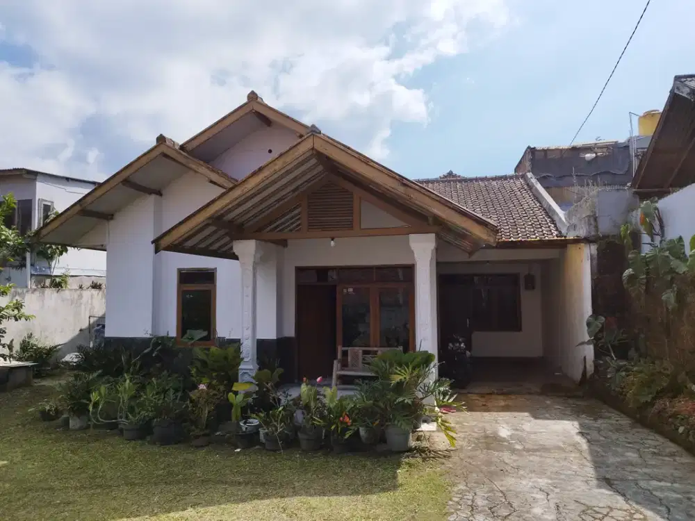 Rumah Asri 5 Kamar Di Jalan Cijeruk, Lembang