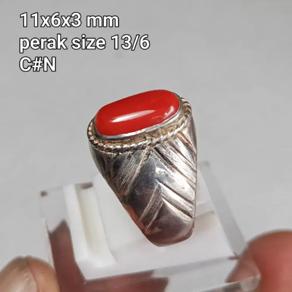 Cincin perak, batu natural Marjan Mediterania