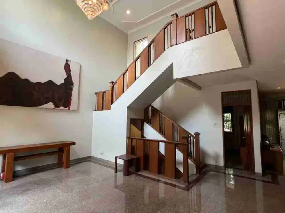 DIJUAL ATAU DISEWAKAN RUMAH SEMI FURNISHED LUAS 300M2 SIAP HUNI DI TAMAN HIMALAYA LIPPO KARAWACI CENTRAL