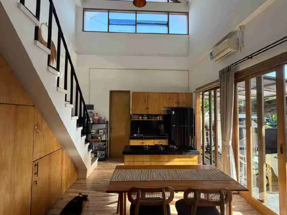 Jual Rumah Modern 2lt Furnished lokasi Benoa Nusa Dua Bali area Strategis untuk Hunian Atau Investasi