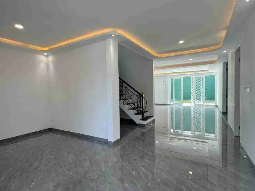 Dijual Atau Disewa Cepat Rumah Baru Siap Huni Luas 300M2 di Taman Bromo Lippo Karawaci