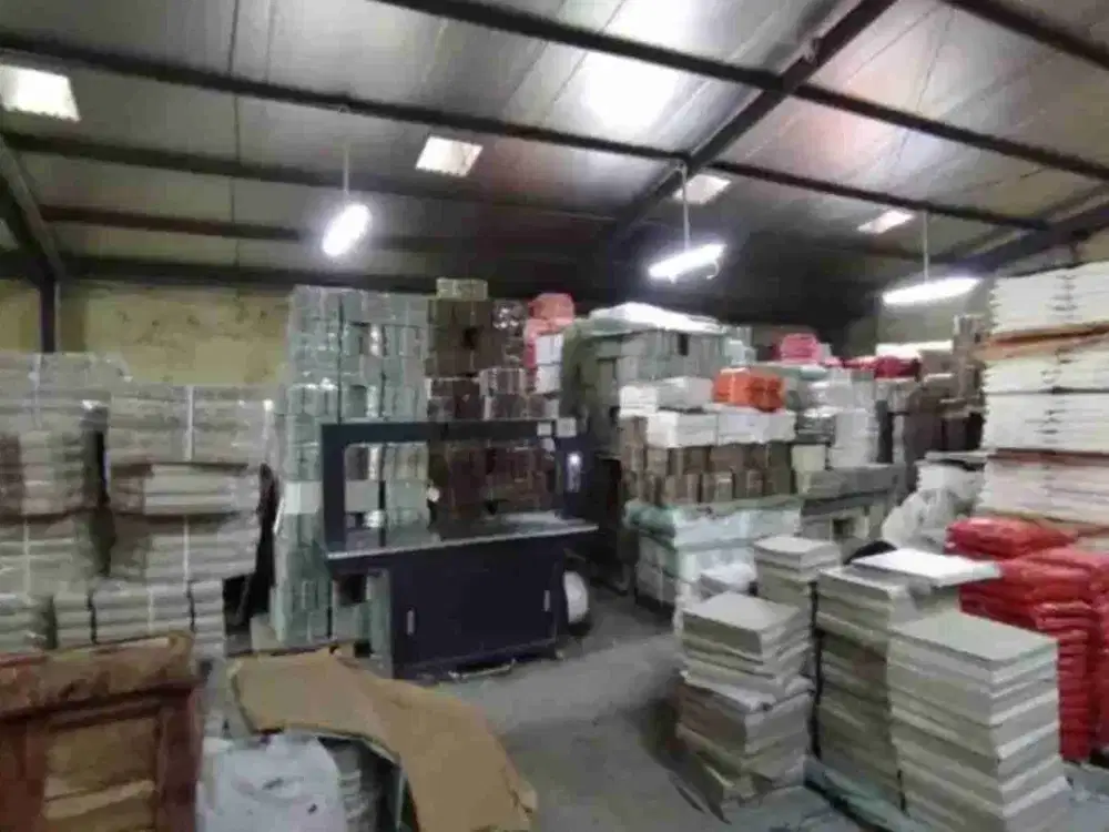 GUDANG LT 400M² DI LOKASI PREMIUM  KEDOYA UTARA  DEKET PESING