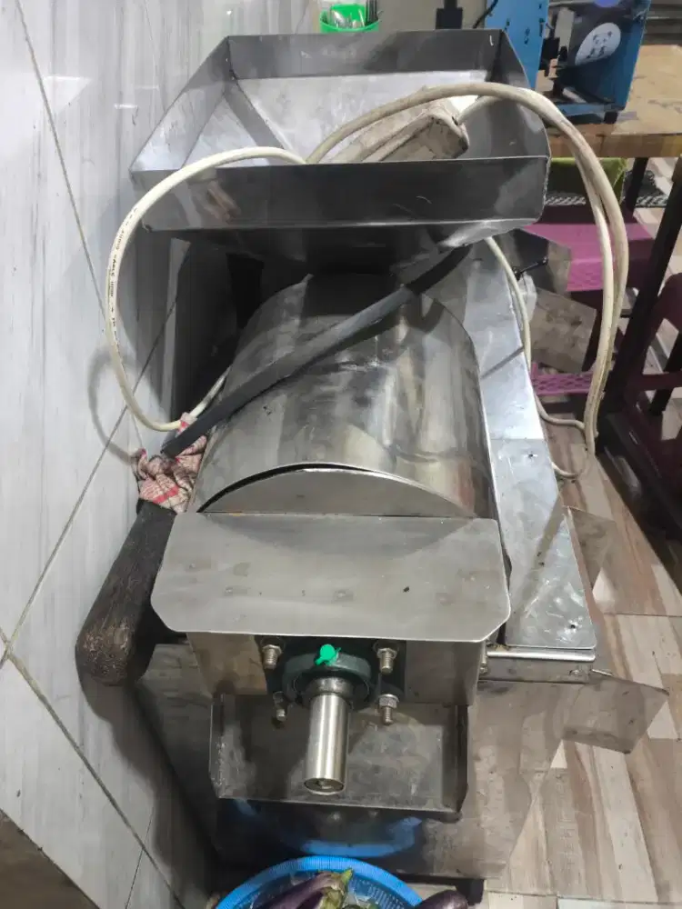 Jual Mesin parut oeras kelapa santen listrik baru 2 kali pake