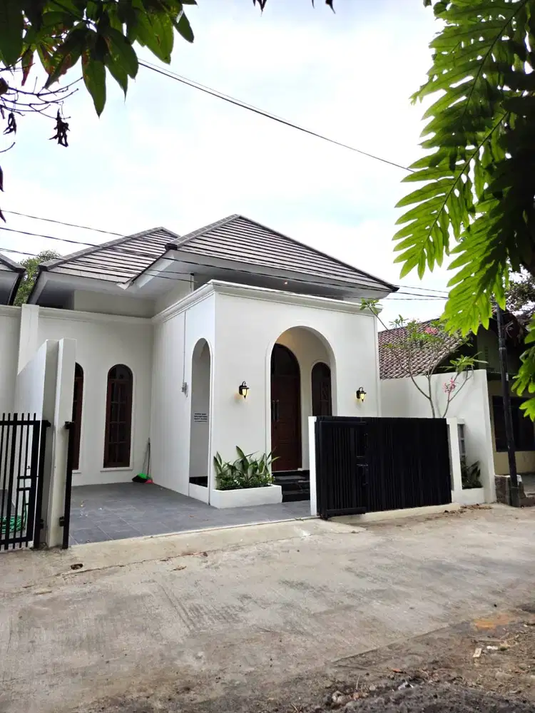 Rumah Baru Desain Klasik di Wedomartani