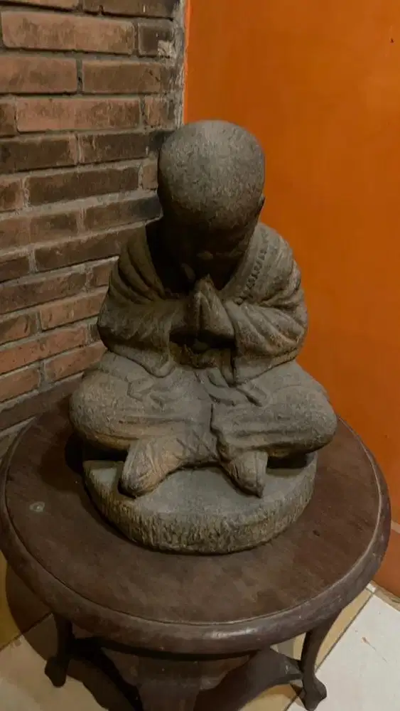 Patung Biksu bertapa