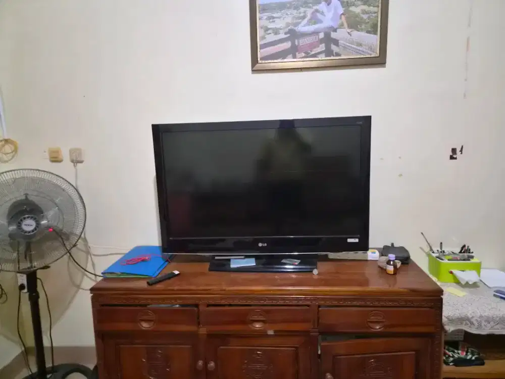 LG 42 inch Full HD LCD TV
