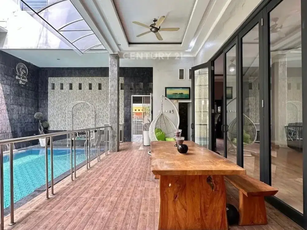 Rumah Mewah Di Jatiwaringin Bekasi Private Pool 6 KT Garasi