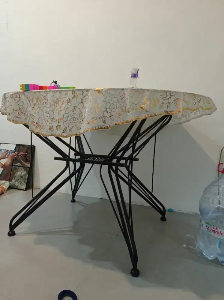 Meja makan jumbo
