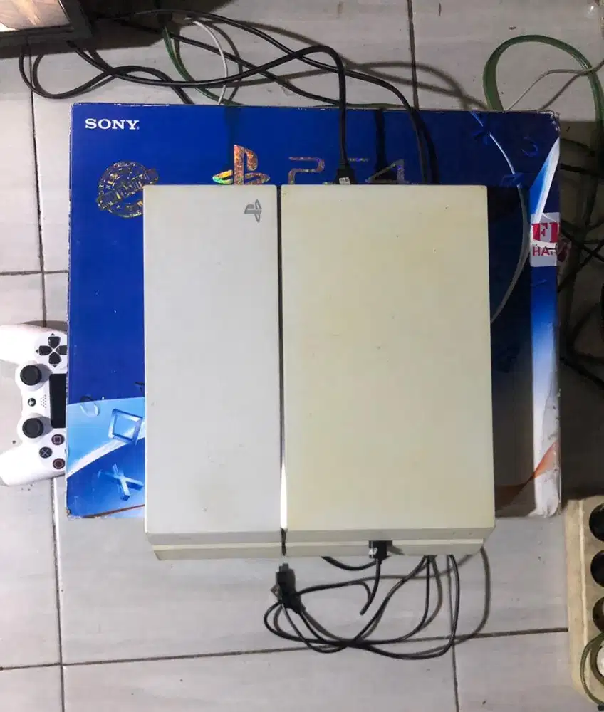 Tv led sharp + ps 4 Hen tinggal main aja