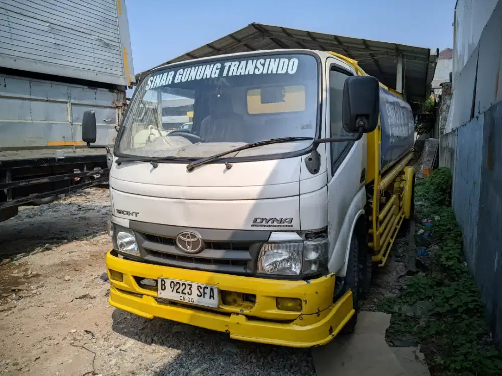 Mitsubishi dutro 130 hd  tahun 2015 tangki 8000