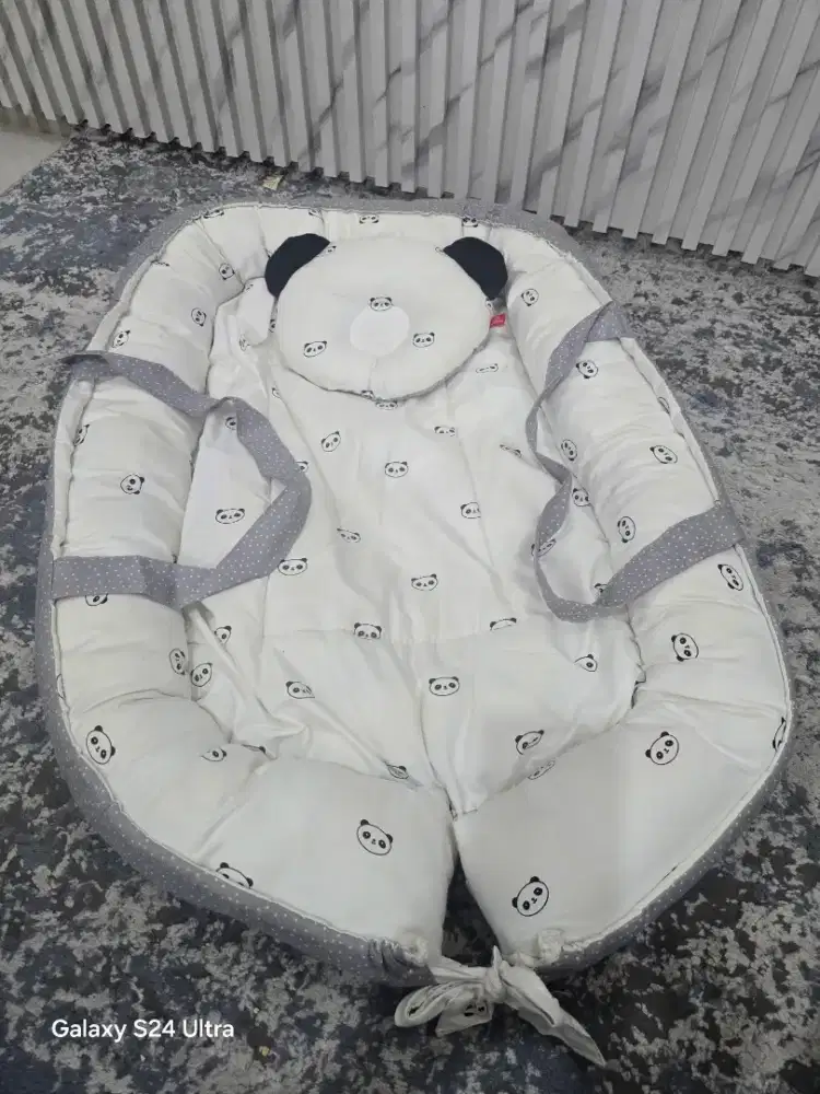Tempat tidur bayi plus kelambu