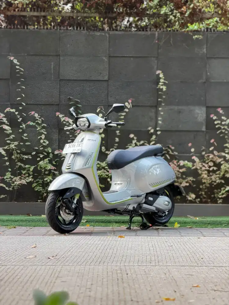 VESPA SPRINT TECH 150 IGET ABS TFT TH 2025 PERFECT CONDITION