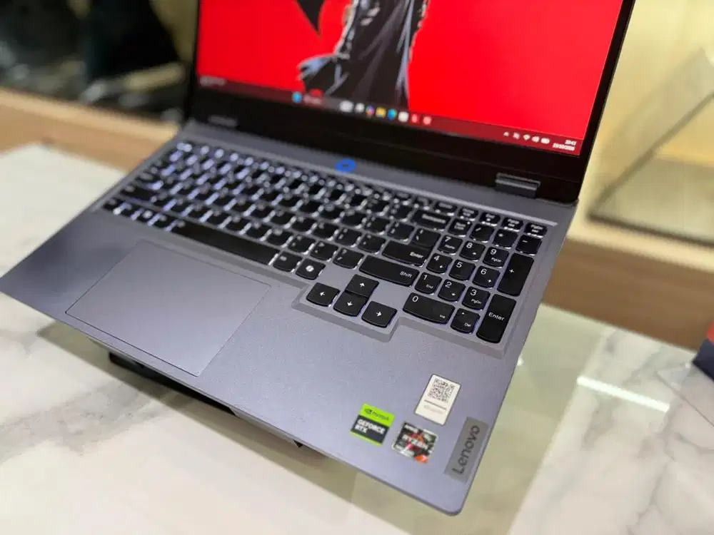 LAPTOP GAMING LENOVO LOQ RYZEN 7 RTX4060 RAM 16 GB SSD 512 GB GARANSI