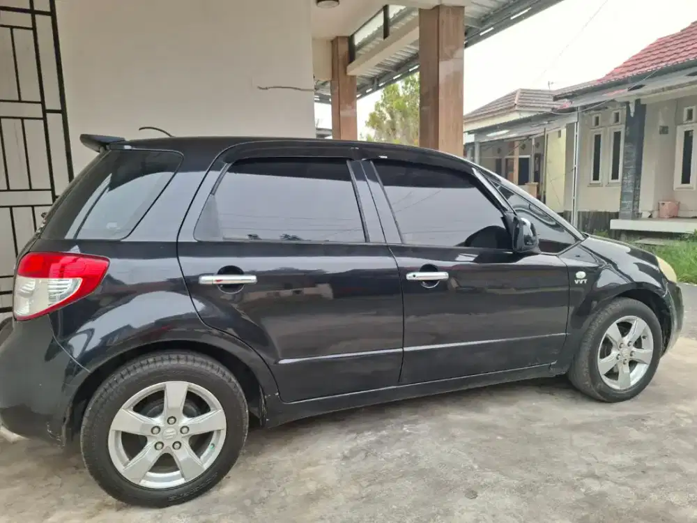 Dijual X-Road mobil Hitam