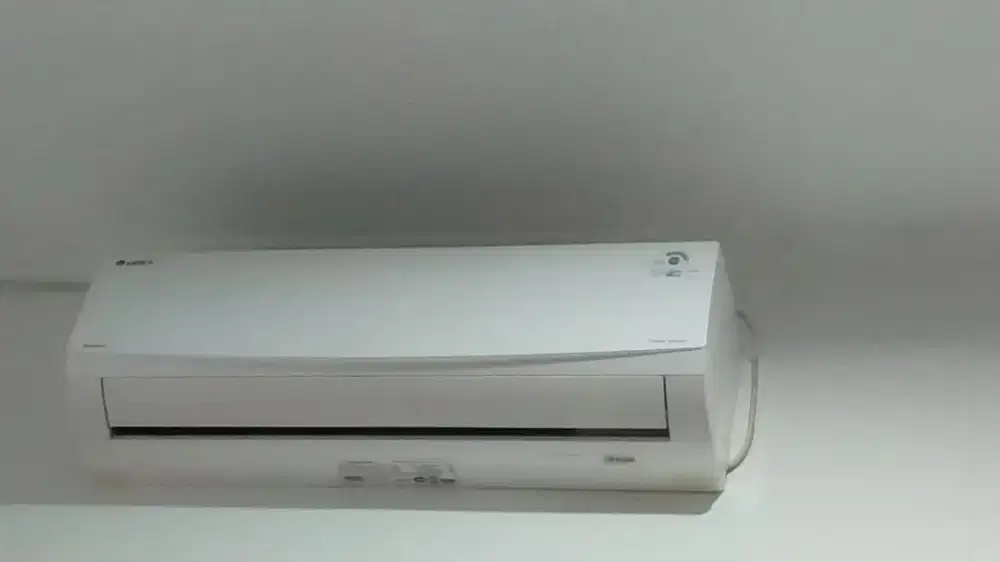 JUAL AC GREE 2 PK + REMOTE + INDOOR DAN  OUT DOOR