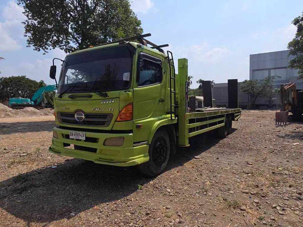 HINO SELF LOADER 2012 – Harga 675 Juta, Hubungi Sekarang!