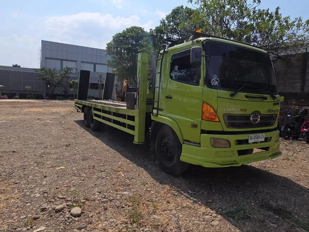 Dijual Hino Self Loader 2012, Siap untuk Operasional