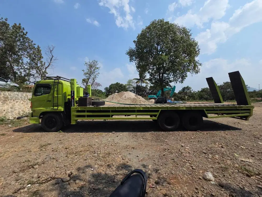 HINO SELF LOADER TAHUN 2012 – Rp675 JUTA