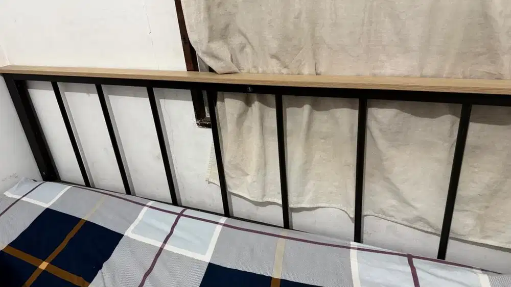 Dipan Tempat Tidur