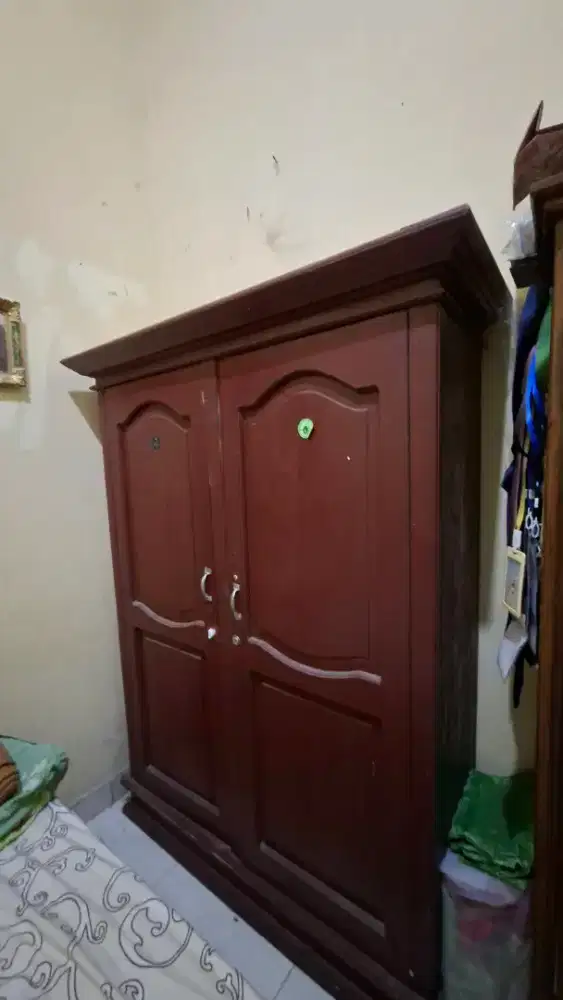 Lemari dua pintu