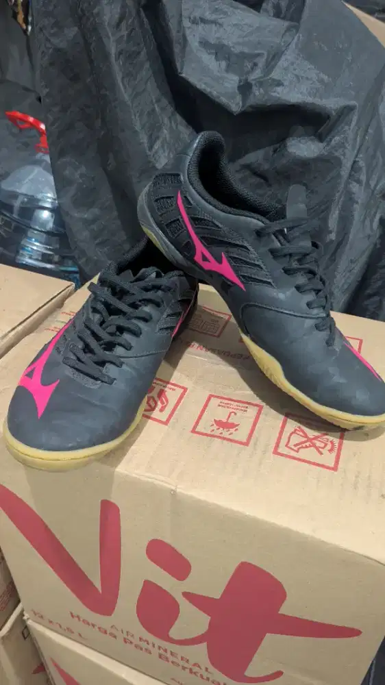 Sepatu Futsal Mizuno