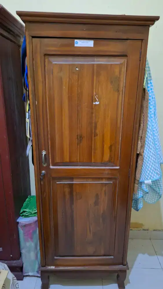 Lemari satu pintu