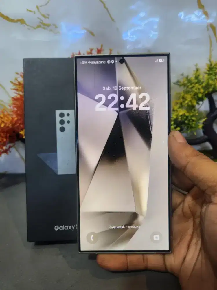 SAMSUNG S24 ULTRA 5G RAM 12/256GB ORIGINAL SEIN MULUS NORMAL

TAMPILAN