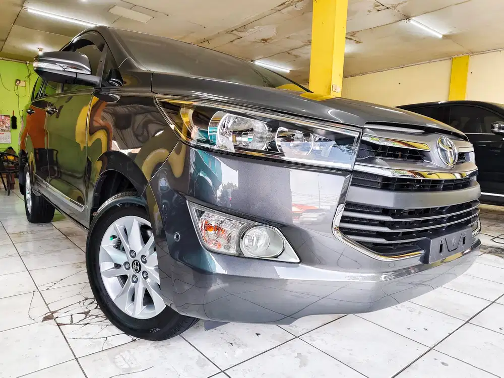 LOW KM..! TOYOTA INNOVA 2.4 V DIESEL AT 2017 MATIC SOLAR VENTURER 2018