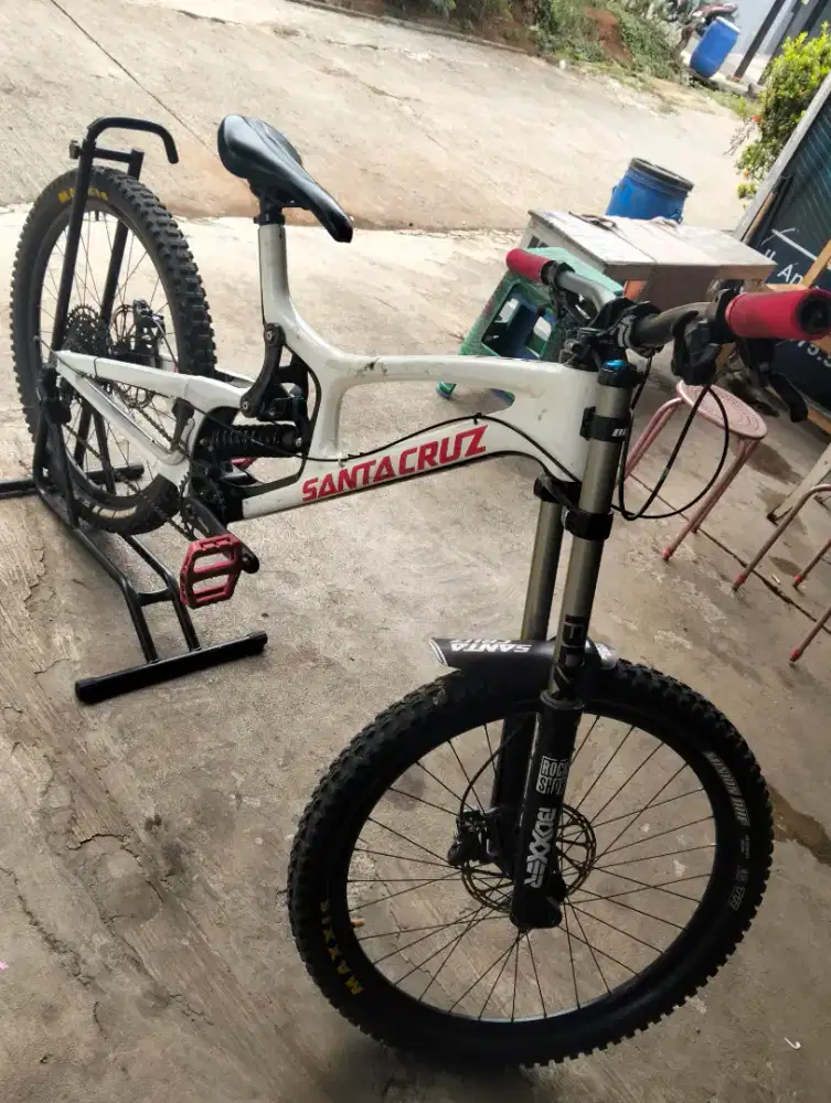 Sepeda DownHill Santa Cruz V10 DH