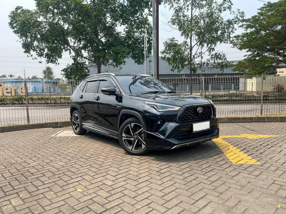 YARIS CROSS GR HEV TSS 2024 Hitam