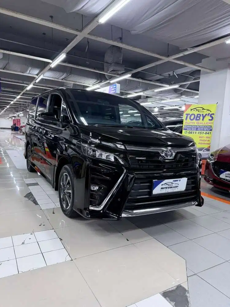 Toyota Voxy 2018 Hitam At,Rare item,super antik,km 19rb,full original,