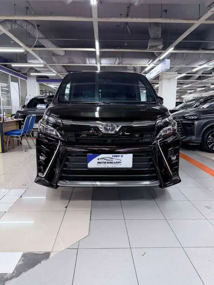 Toyota Voxy 2018 Hitam At,Rare item,super antik,km 19rb,full original,